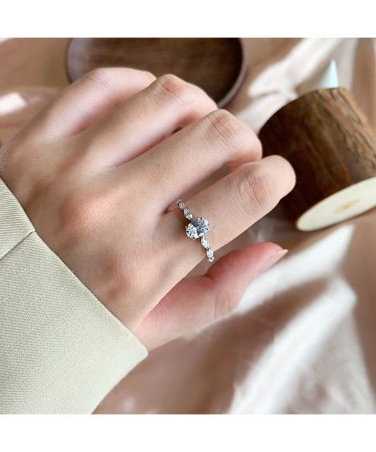 Серебряное кольцо с цирконами