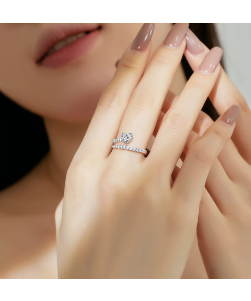 Серебряное кольцо с цирконами