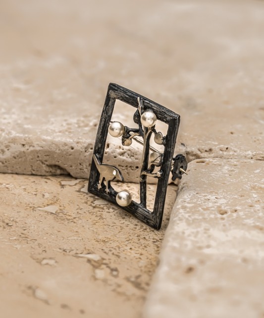 Sterling silver  brooch with pearl