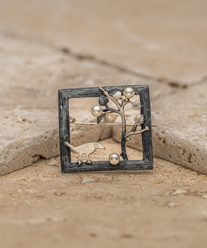 Sterling silver  brooch with pearl