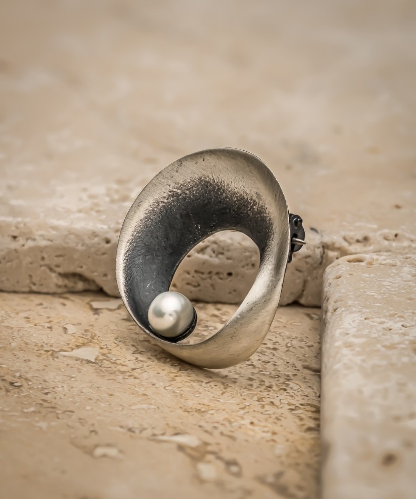 Sterling silver  brooch with pearl Sterling silver  brooch with pearl