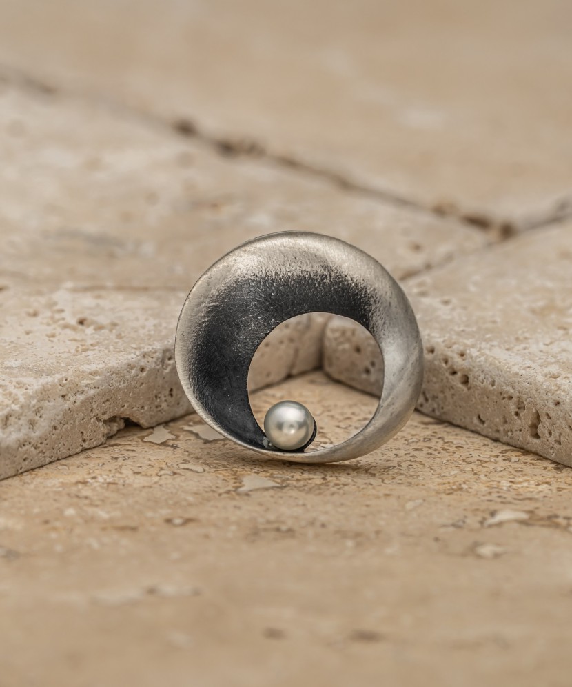 Sterling silver  brooch with pearl Sterling silver  brooch with pearl