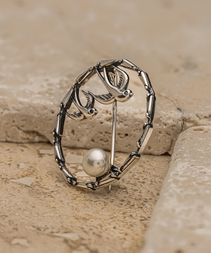 Sterling silver  brooch with pearl