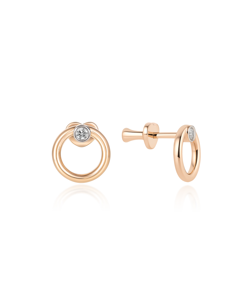 Gold earrings with diamonds