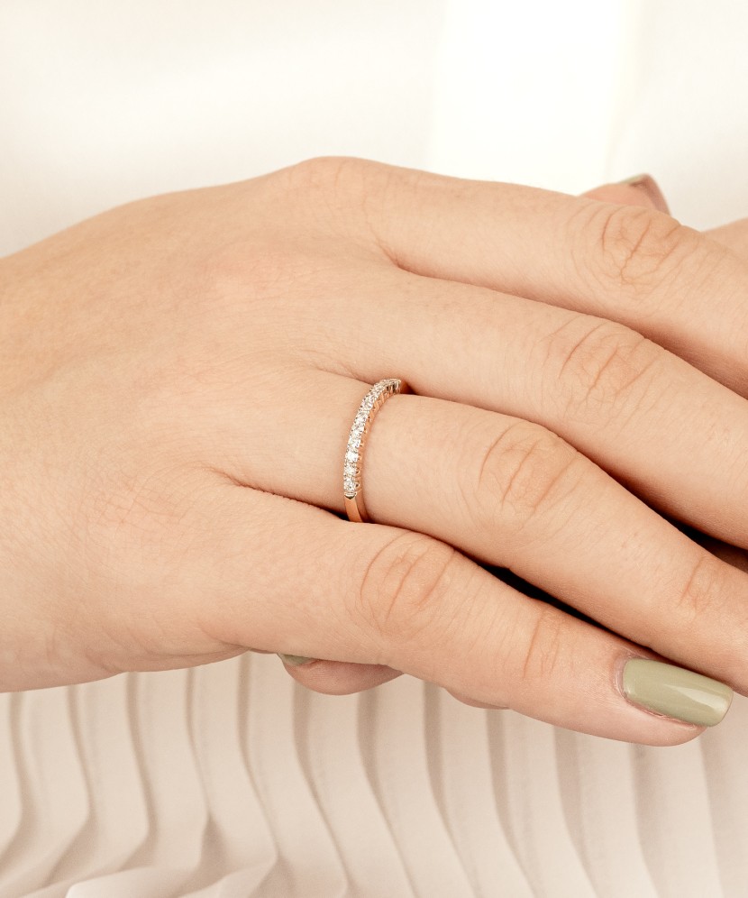 Gold ring with diamonds