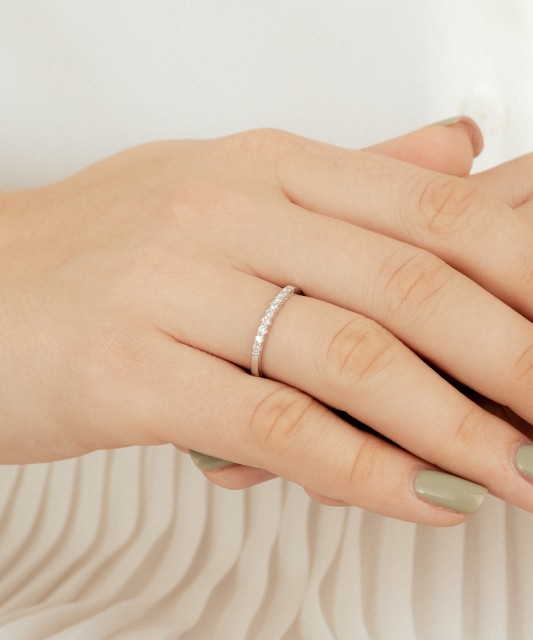 White gold ring with diamonds (0,18ct)