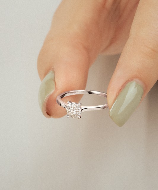 Кольцо из белого золота с бриллиантами