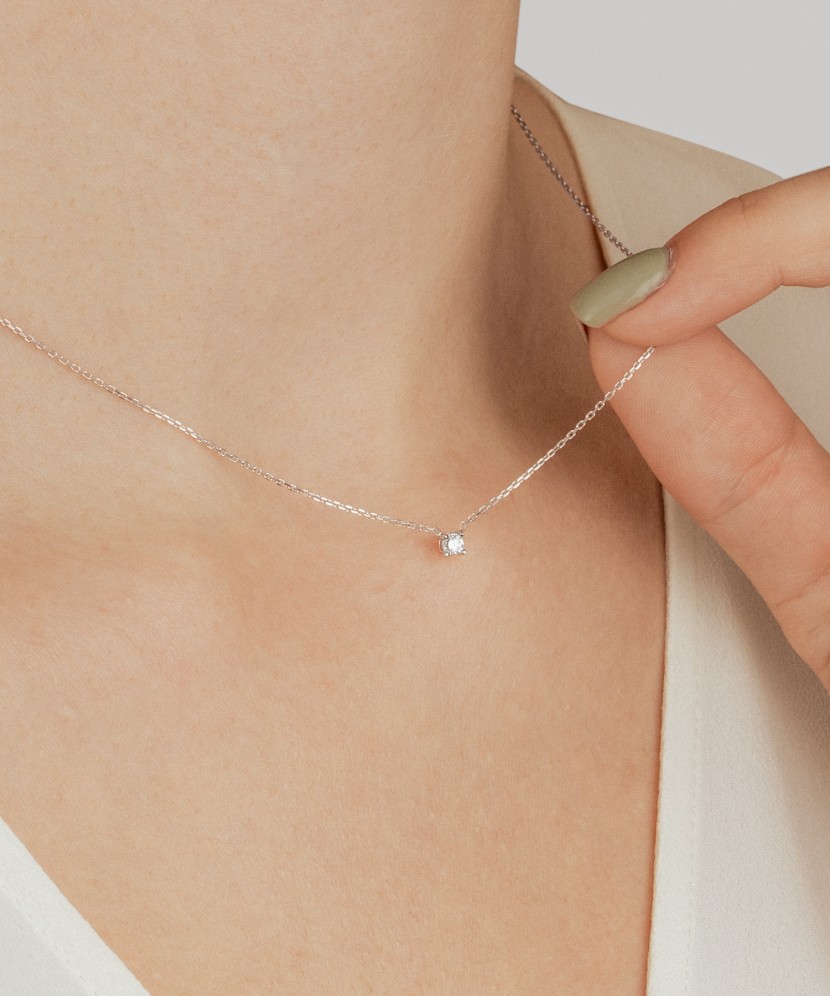 White gold chain with diamond pendant