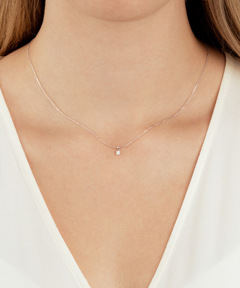 White Gold chain with diamond pendant