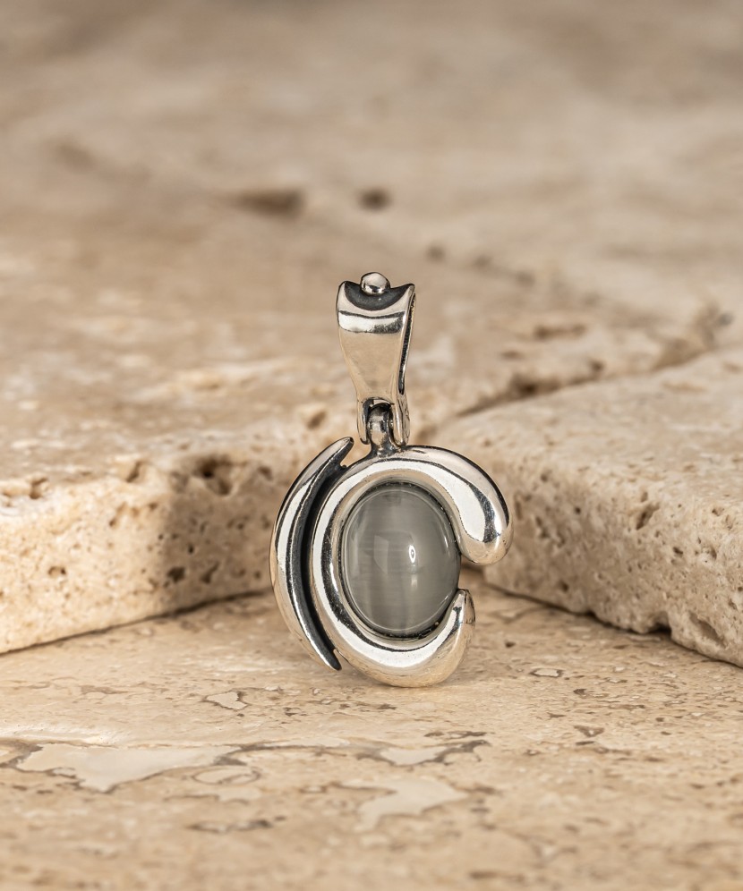 Sterling silver pendant with cats eye stone