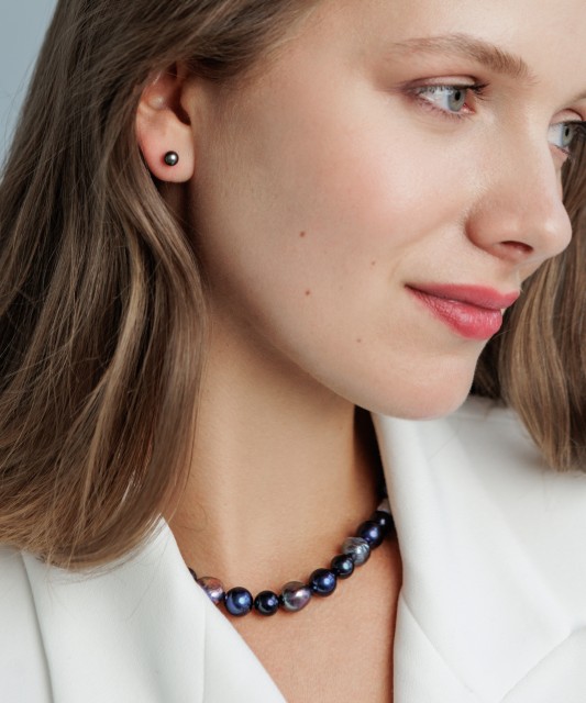 Gold earrings with Tahitian pearls