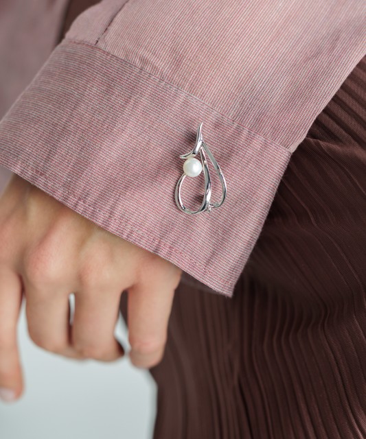 Sterling silver  brooch with pearl