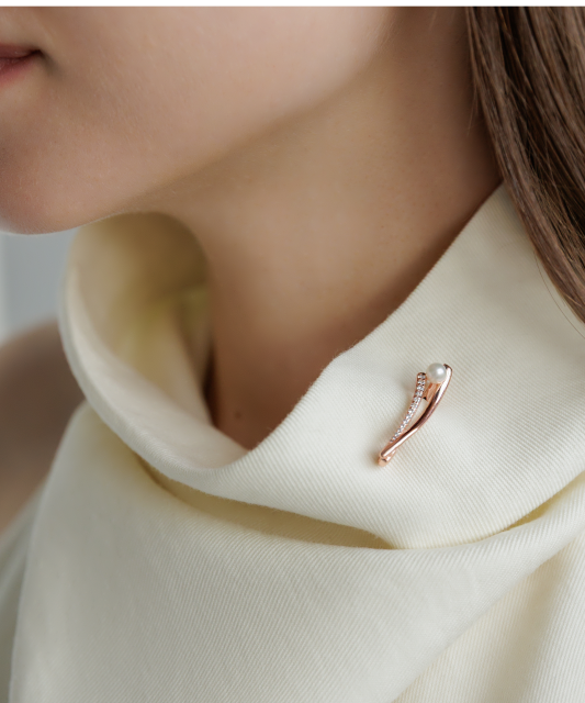 Gilded Sterling silver  brooch with pearls and zircons