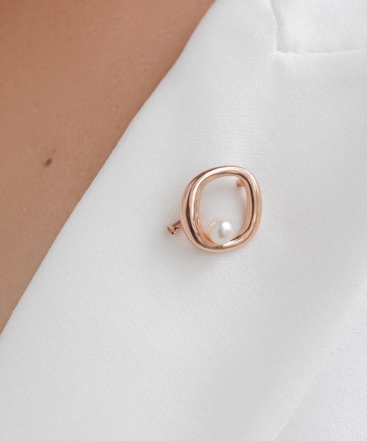 Позолоченная серебряная брошь с жемчугом