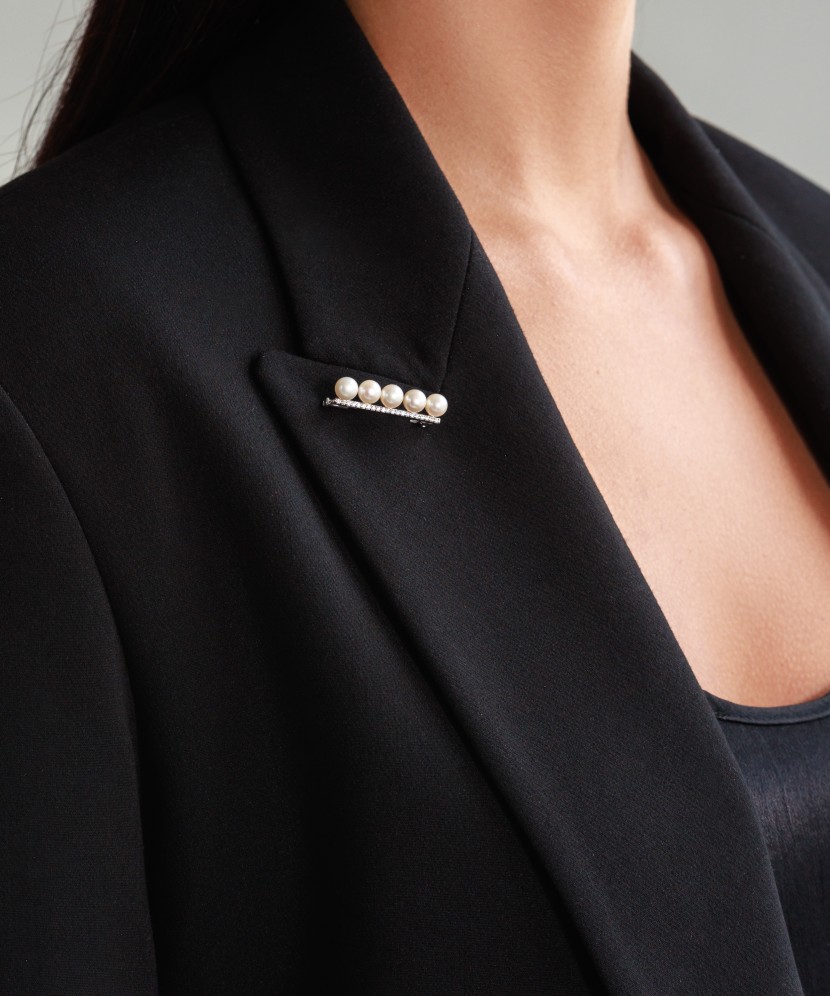 Серебряная брошь с жемчугом и цирконами