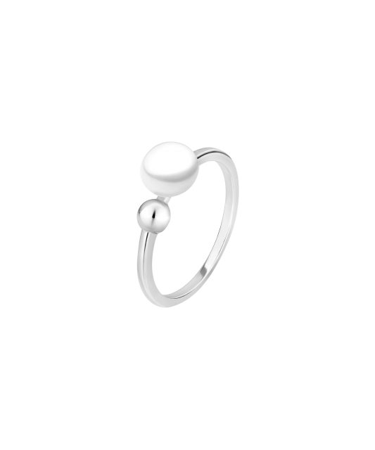 Sterling silver ring with pearl