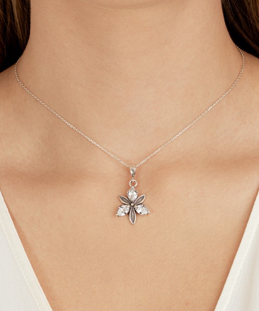 Sterling silver pendant with zircons