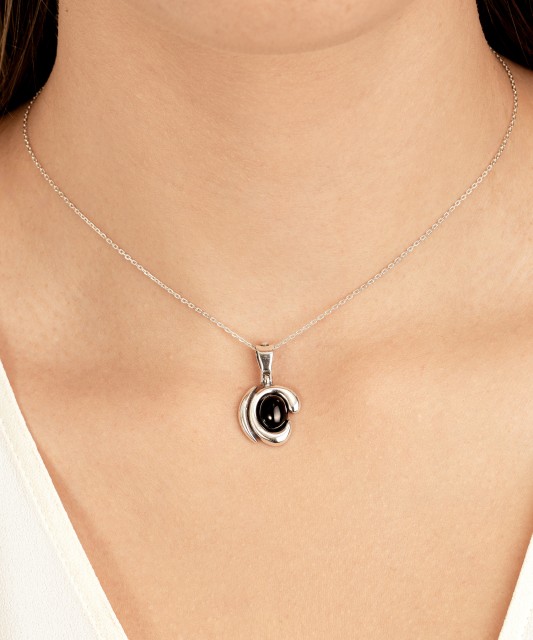 Sterling silver pendant with onyx