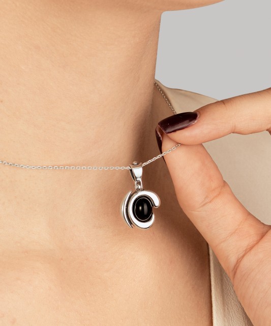 Sterling silver pendant with onyx