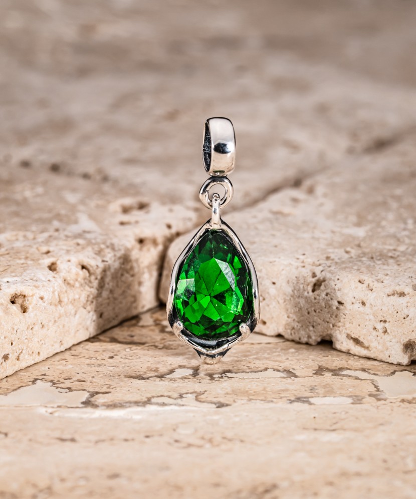 Серебряный подвеска с кристаллом