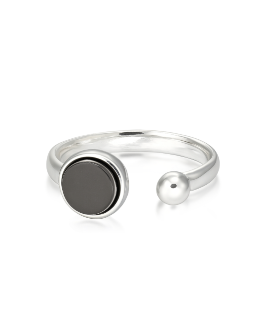 Sterling silver ring with onyx