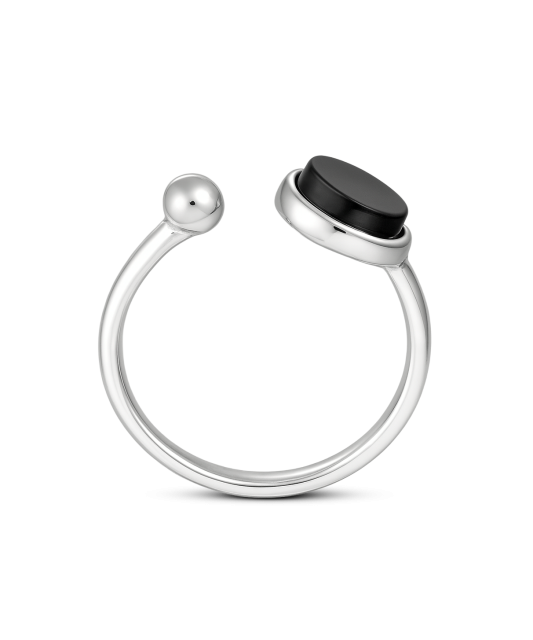 Sterling silver ring with onyx