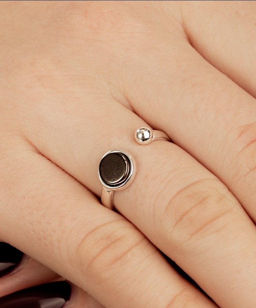 Sterling silver ring with onyx