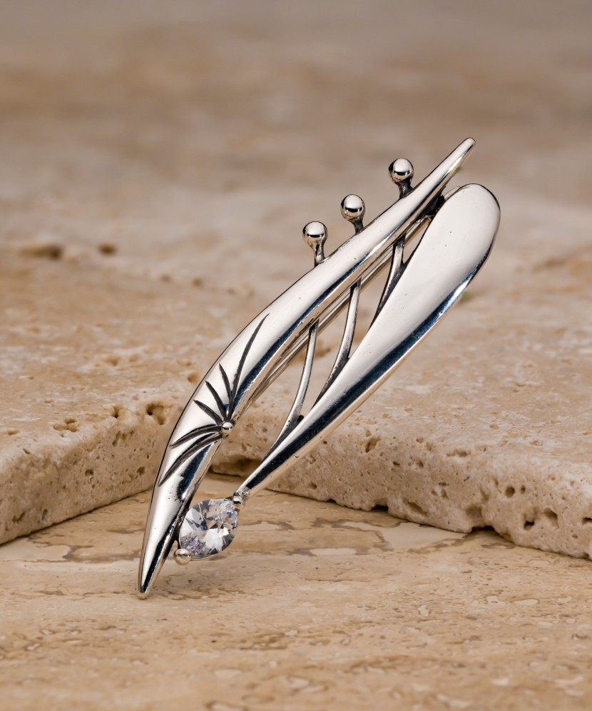Sterling silver  brooch with zirconium