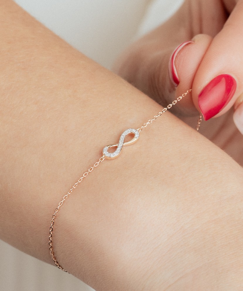 Золотой браслет с бриллиантами "Бесконечность"