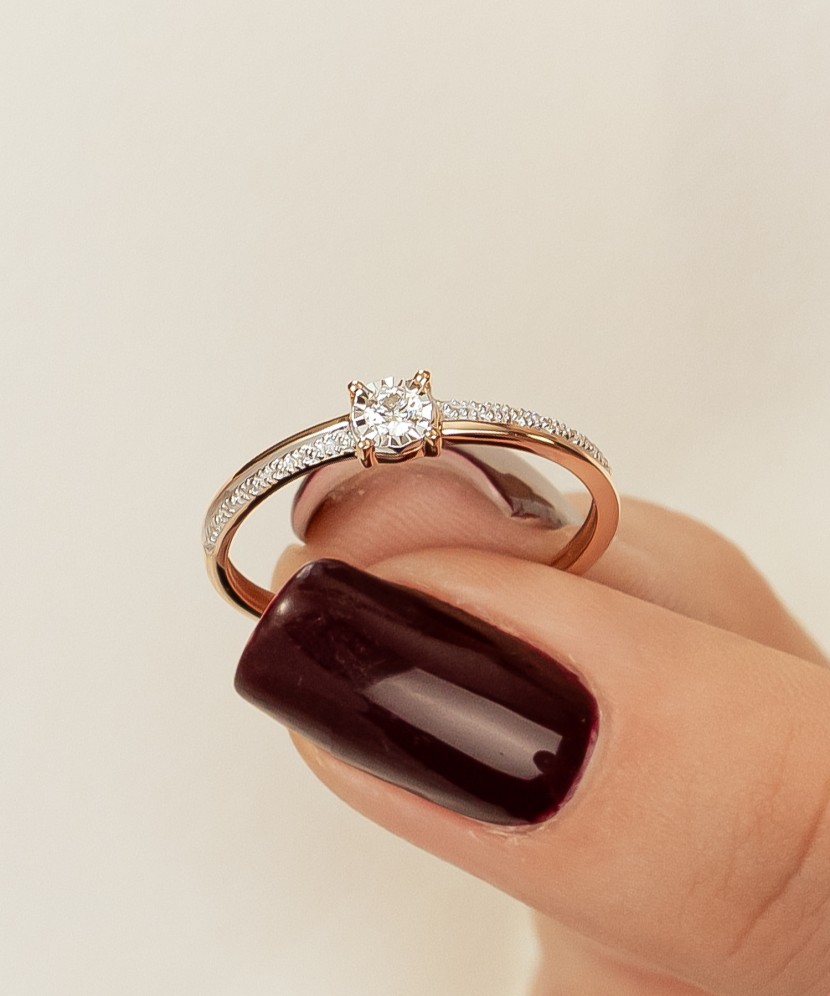 Золотое кольцо с алмазом