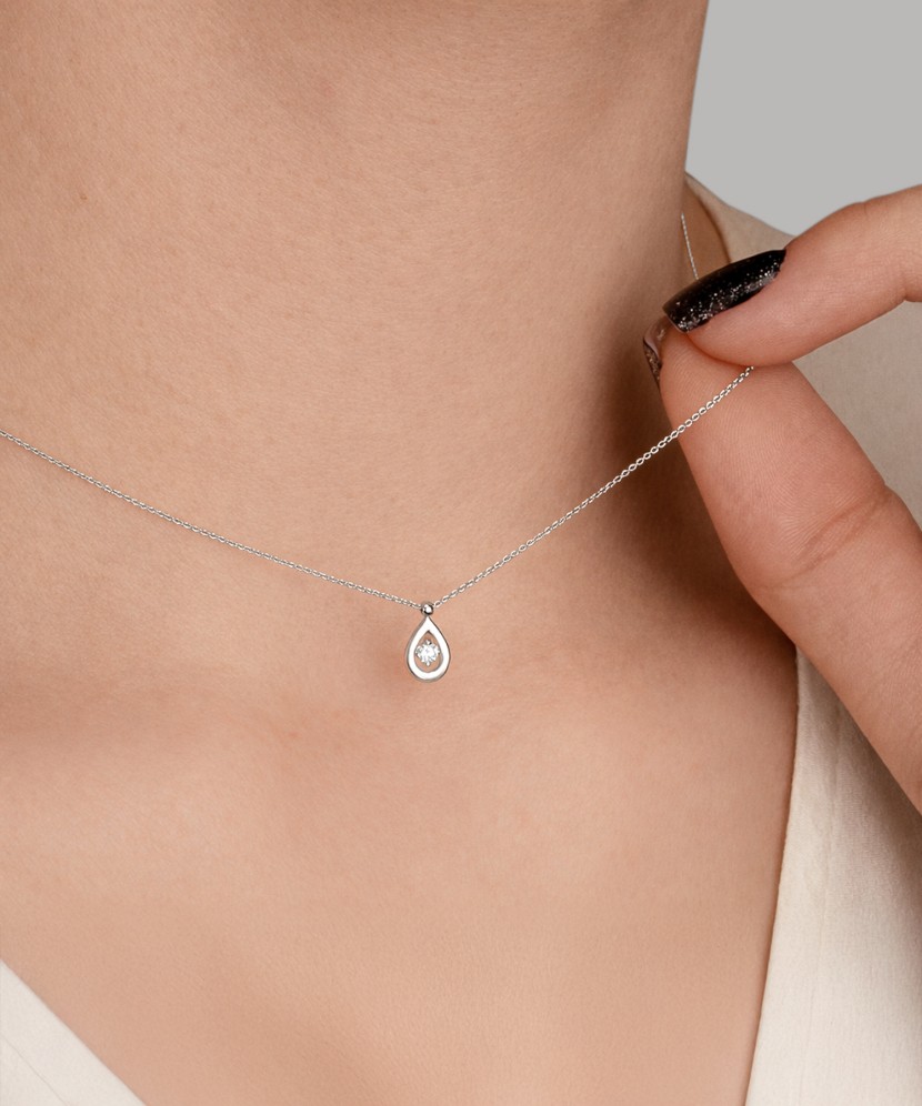 White Gold chain with diamond pendant