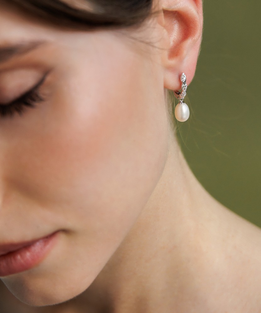 Серьги из серебра с жемчугом и цирконами