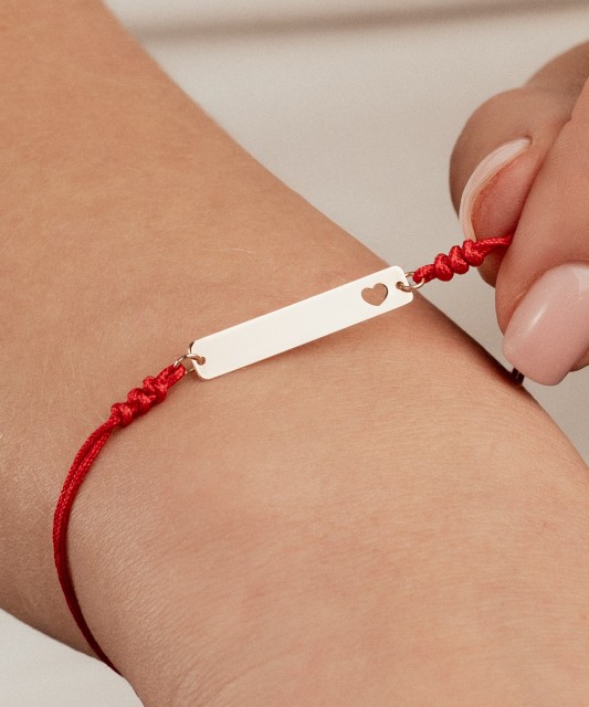 Red string bracelet with gold pendant "Heart"