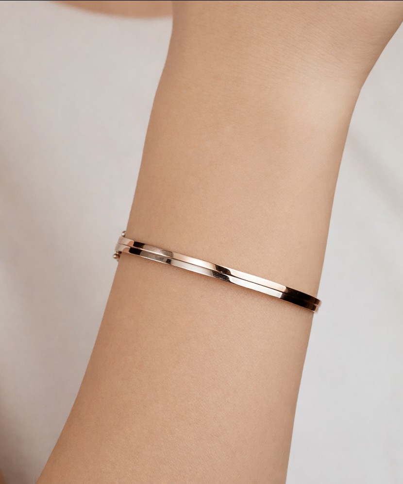 Gold hard bracelet