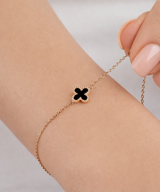 Золотой браслет с ониксом