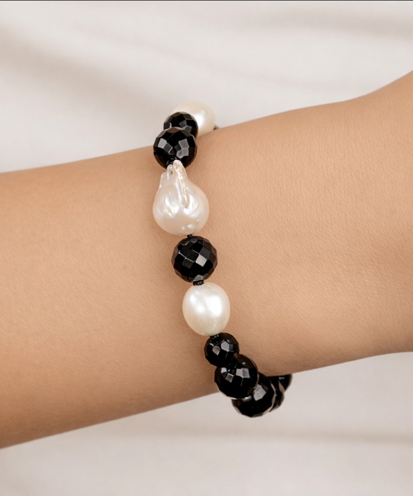 Onyx bracelet with Kasumi pearls and silver