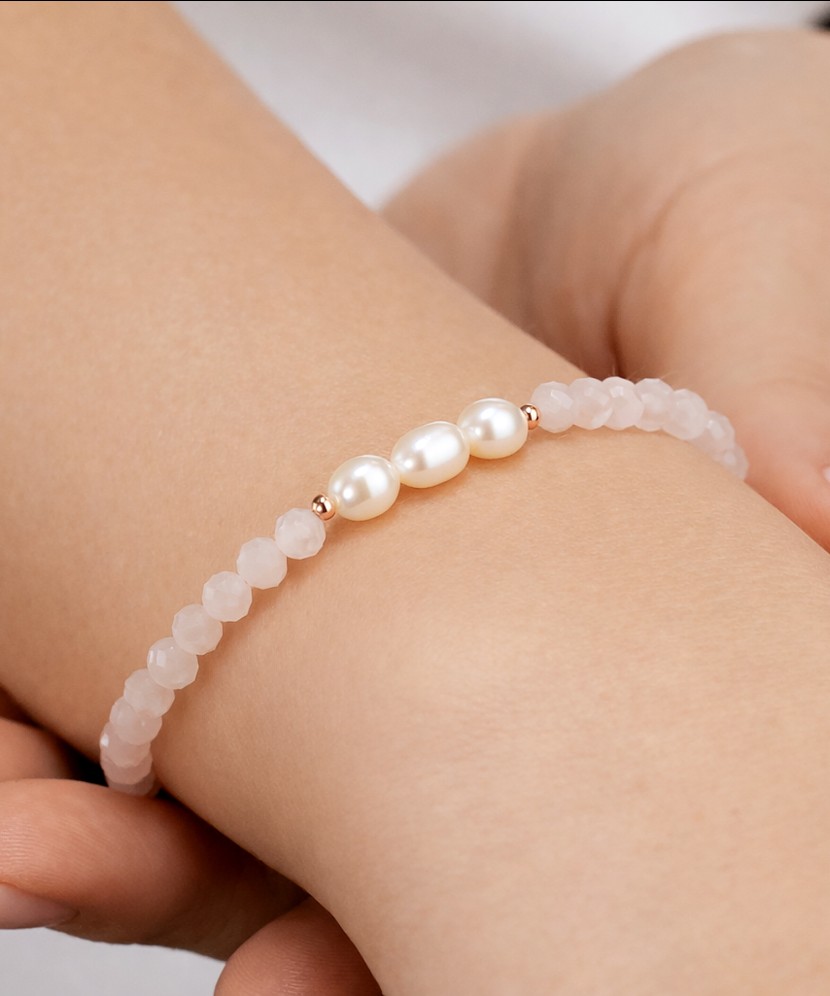 Браслет с розовыми кварцами и позолоченным серебром