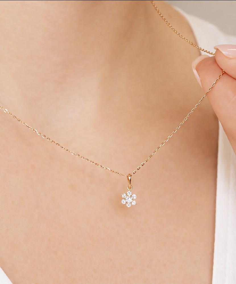 Gold pendant with zircons