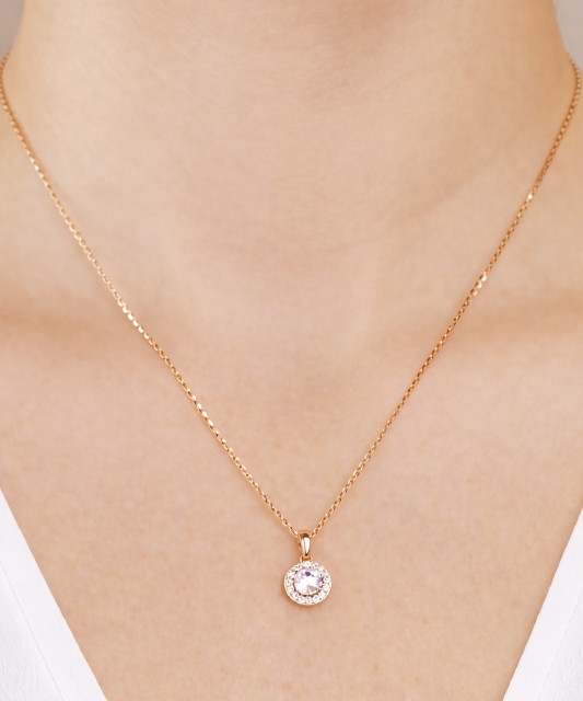 Gold pendant with zircons