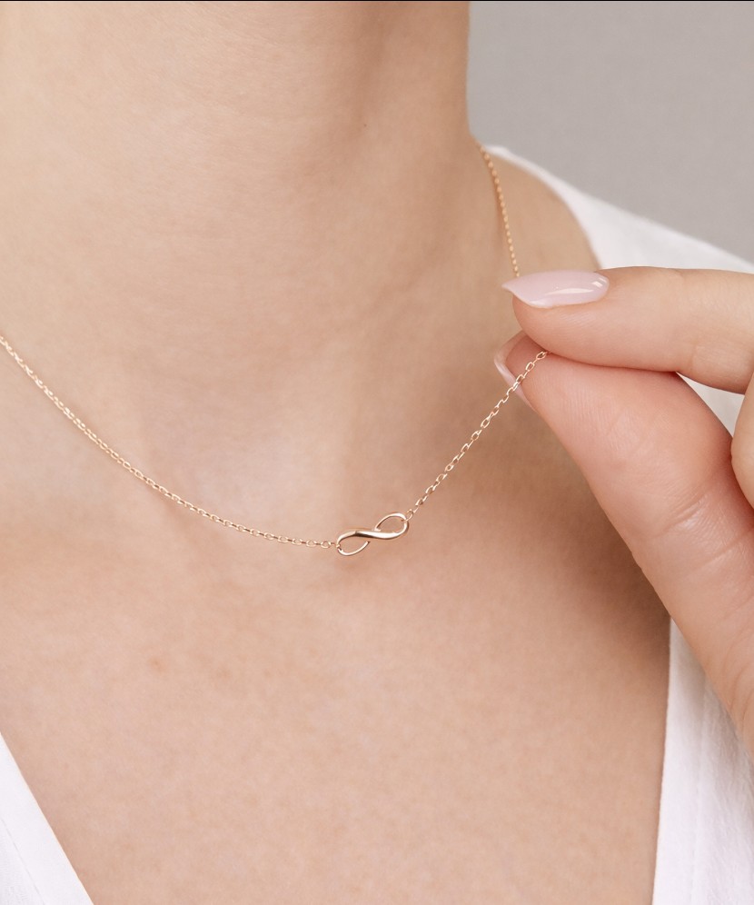 Gold chain with pendant "infinity"
