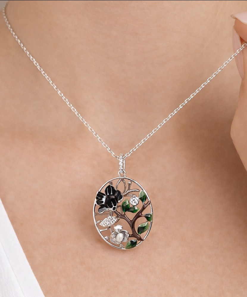 Sterling silver pendant with zircons and enamel