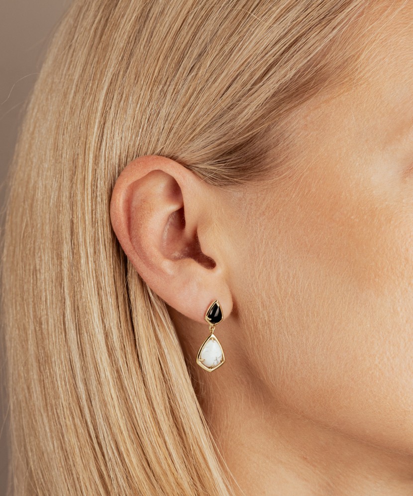 Серебряные позолоченные серьги с цирконом и агат