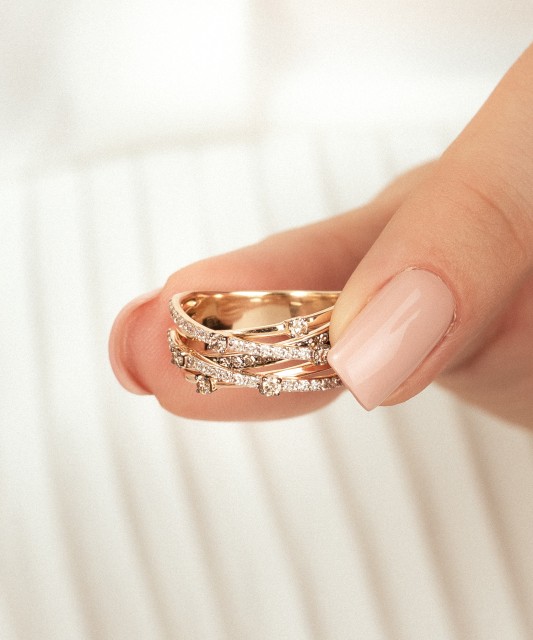 Yellow gold ring with cognac diamonds