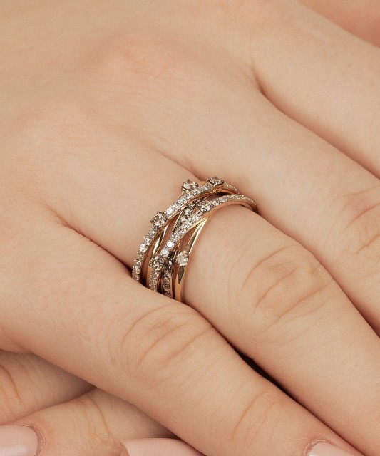 Кольцо из жёлтого золота с коньячными бриллиантами