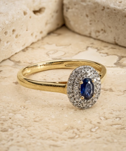 Yellow gold ring with sapphires and diamonds