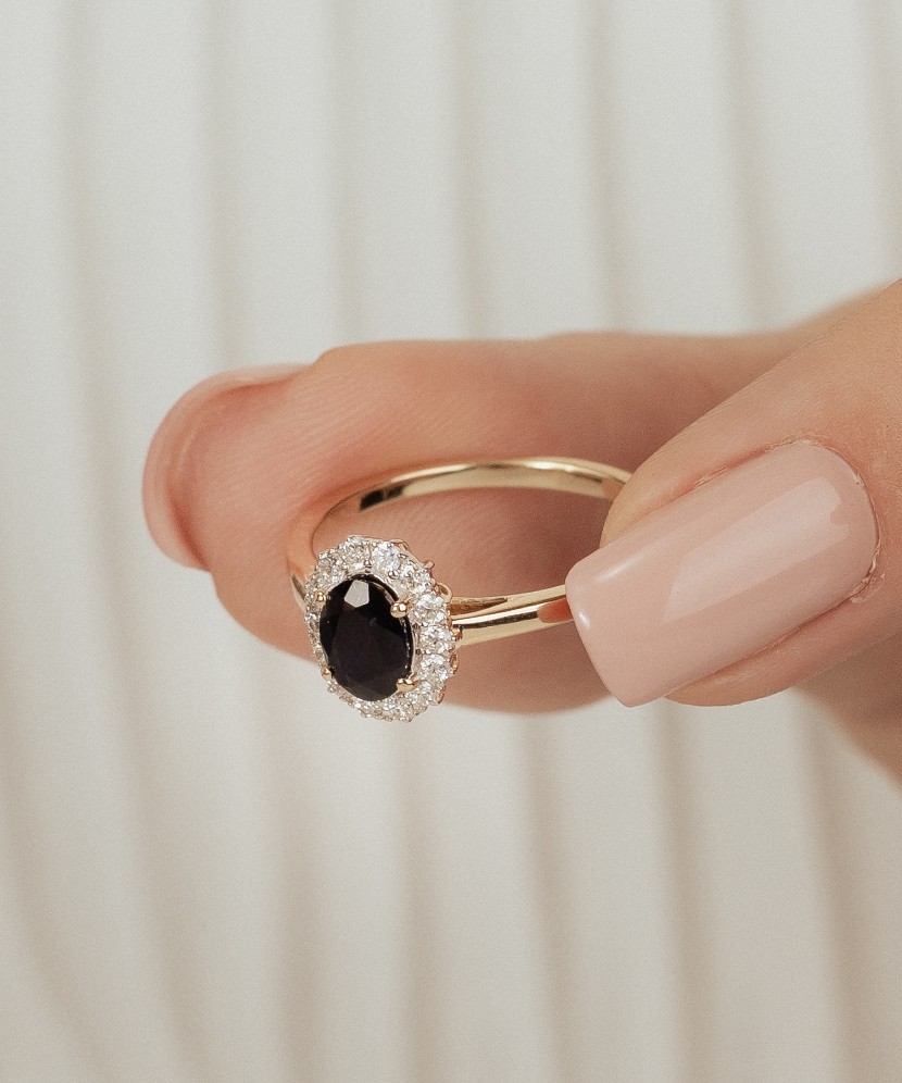 Yellow gold ring with sapphires and diamonds