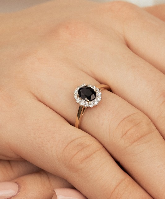 Yellow gold ring with sapphires and diamonds