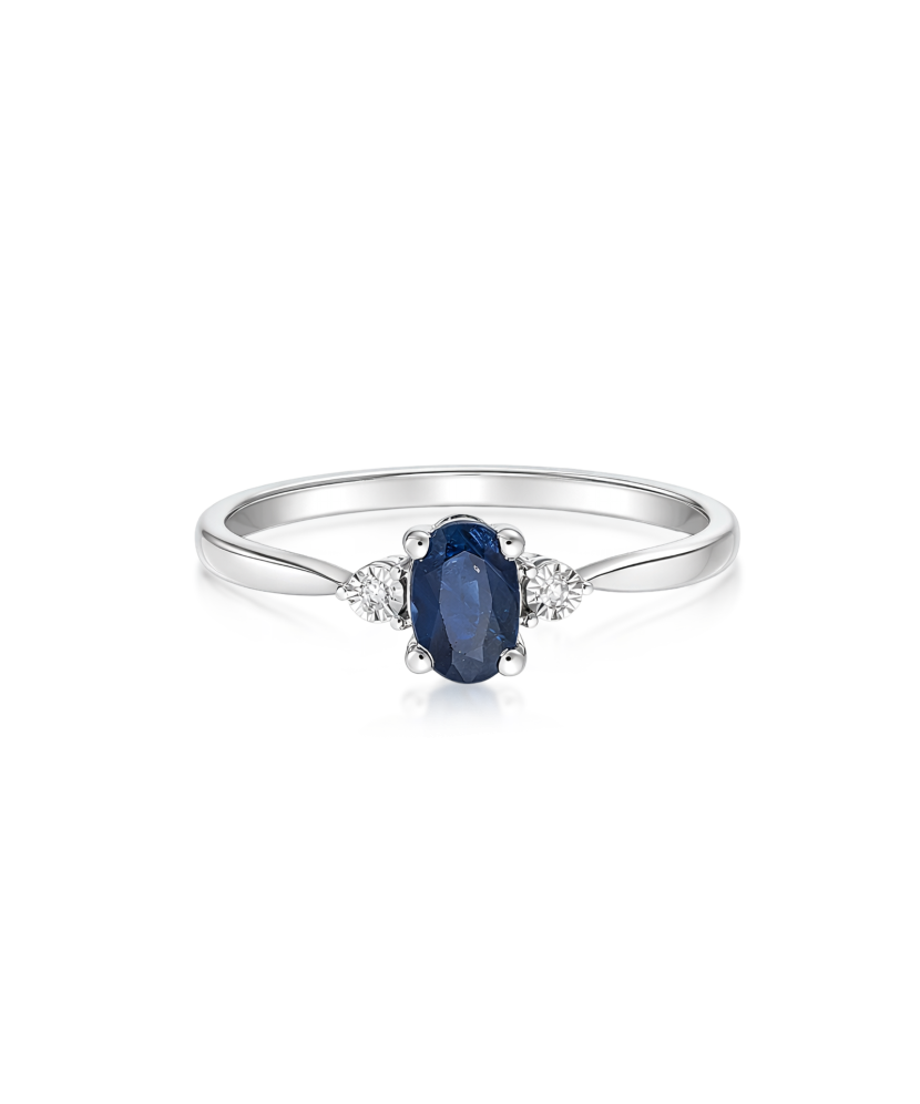 White gold ring with sapphire and diamonds