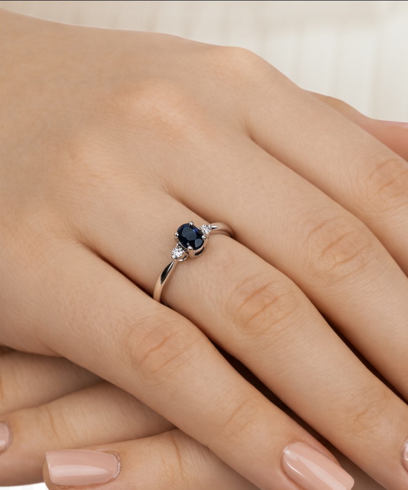 White gold ring with sapphire and diamonds