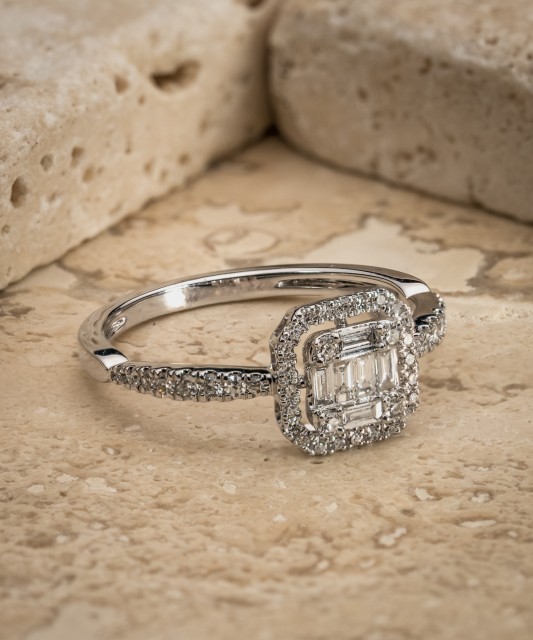 Кольцо из белого золота с бриллиантами